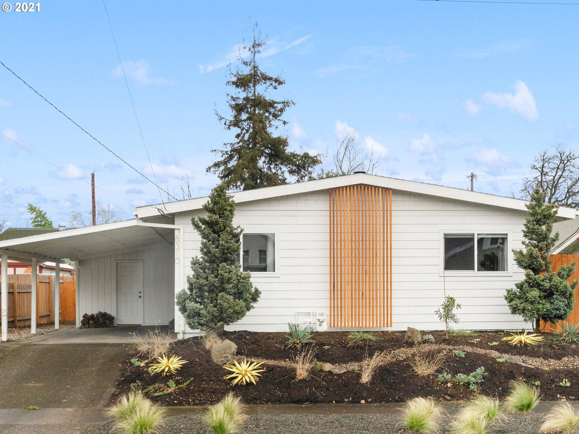 8310 SE MORRISON ST, Portland, OR 97216