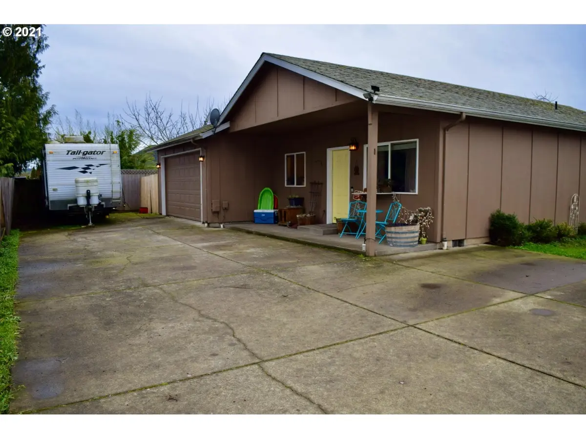 3882 ELMIRA RD, Eugene, OR 97402