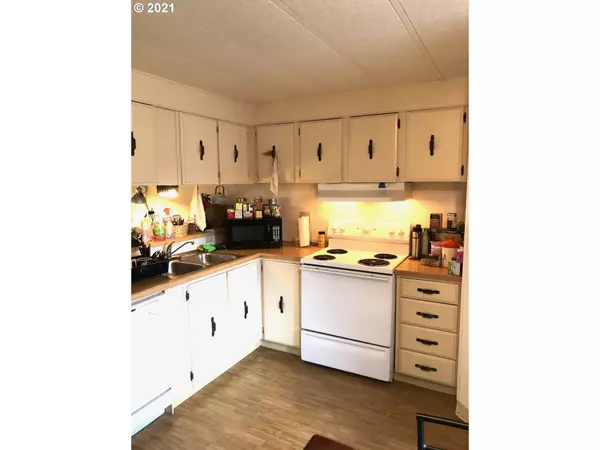 Eugene, OR 97408,1475 Green Acres #89