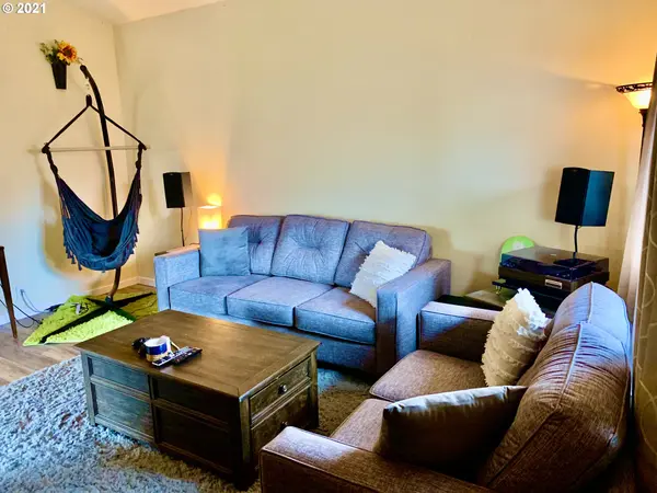 3882 ELMIRA RD, Eugene, OR 97402