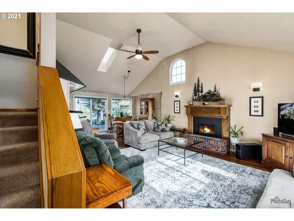 Eugene, OR 97401,998 CHATEAU MEADOWS DR