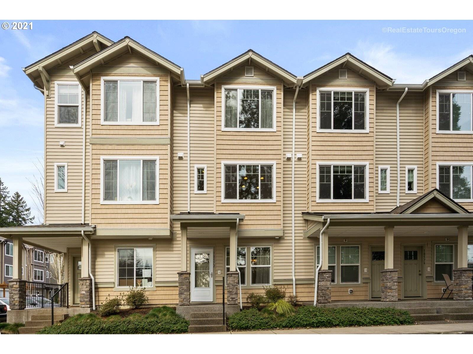 10572 NE CEDAR FALLS LOOP, Hillsboro, OR 97006