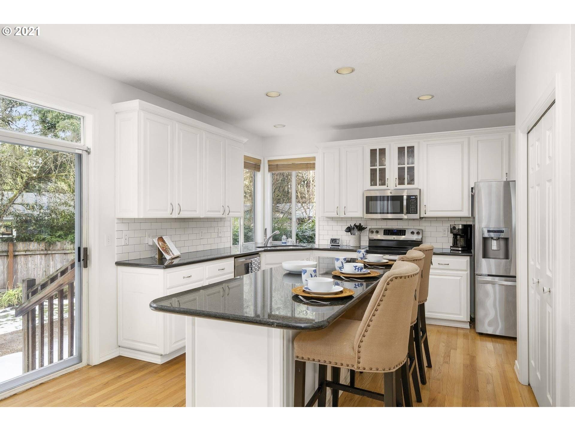 Lake Oswego, OR 97035,4749 BLACK FOREST CT