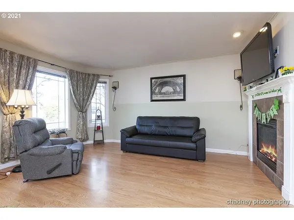 Gresham, OR 97030,672 NE 9TH ST