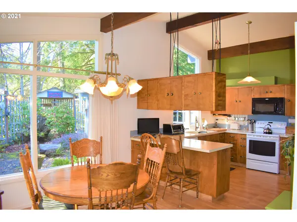 509 BENNETT CREEK RD, Cottage Grove, OR 97424