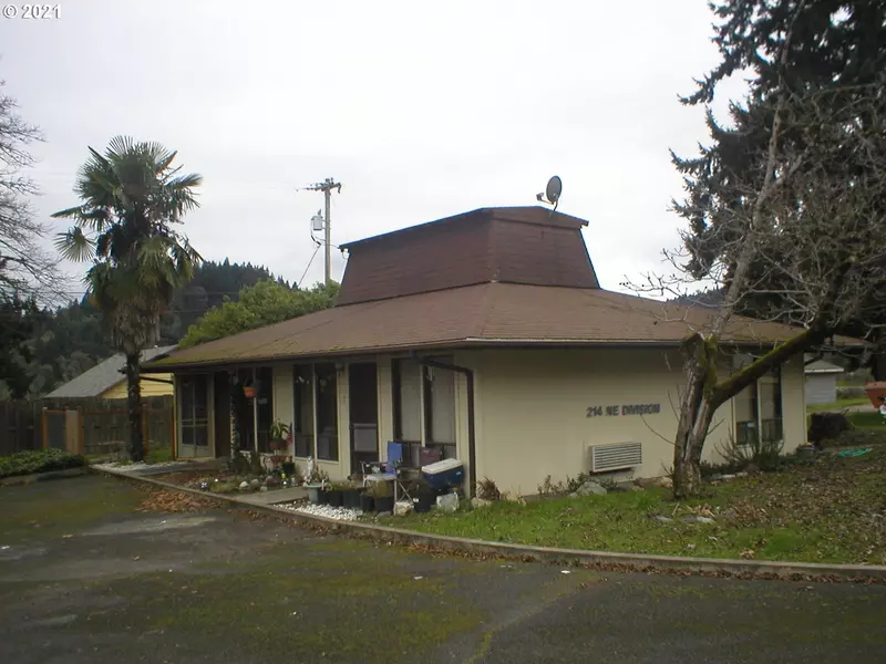 214 NE DIVISION ST, Myrtle Creek, OR 97457