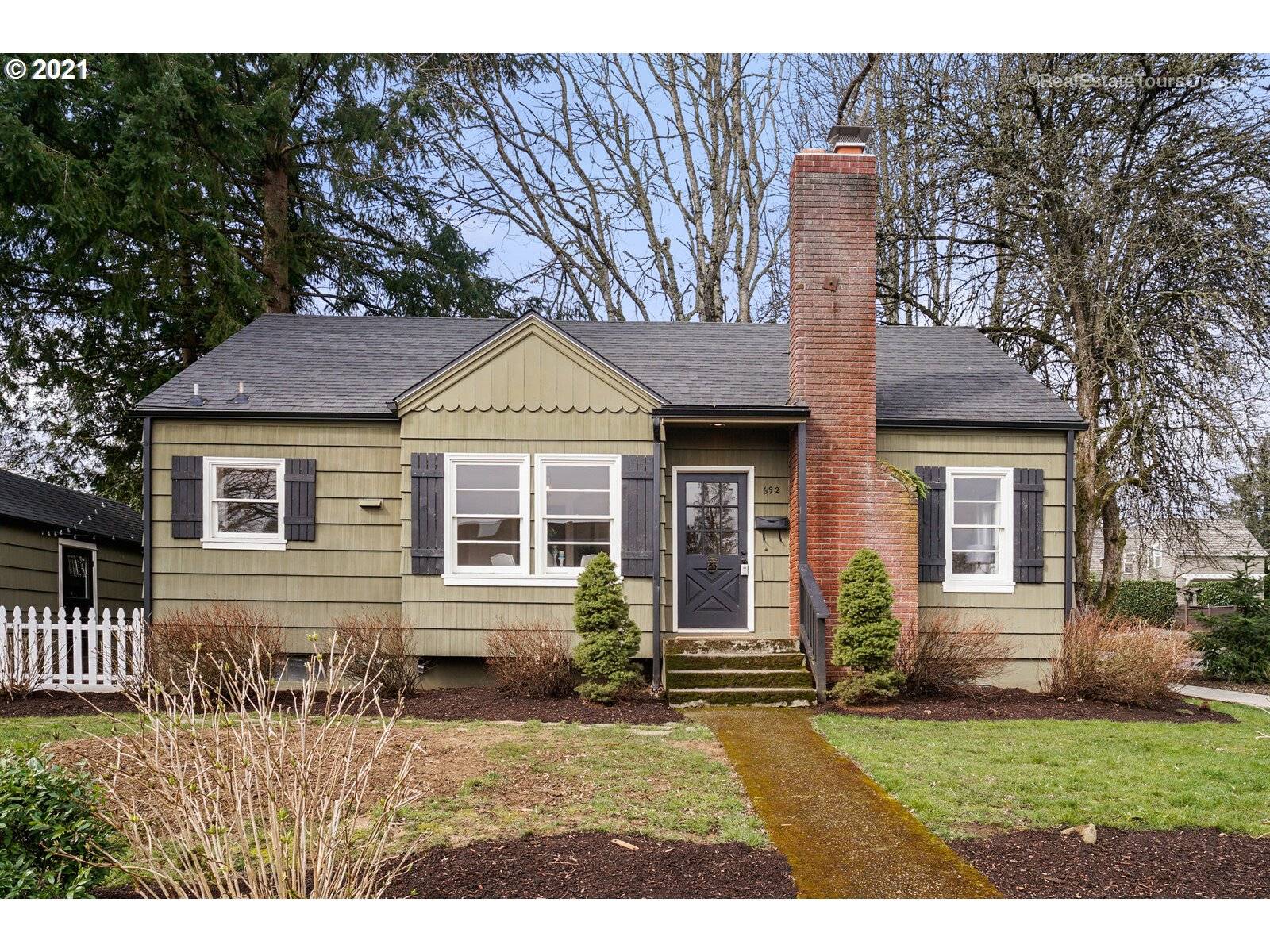 Lake Oswego, OR 97034,692 2ND ST