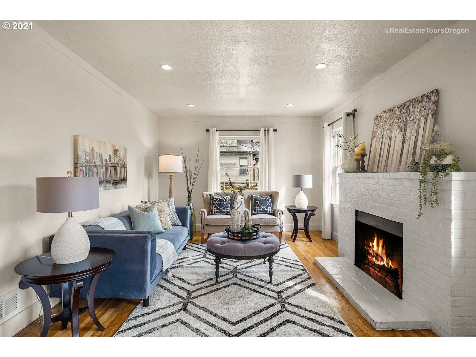 Lake Oswego, OR 97034,692 2ND ST