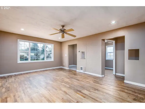 Springfield, OR 97477,724 CENTENNIAL BLVD