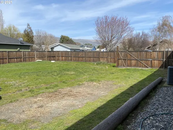 Dallesport, WA 98617,606 4TH AVE