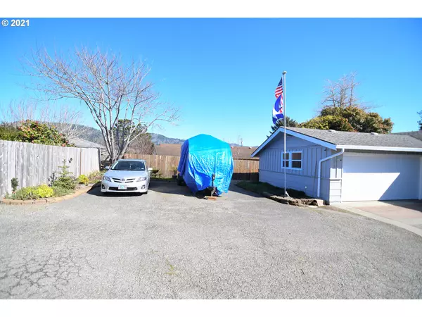 Brookings, OR 97415,543 CUSHING CT