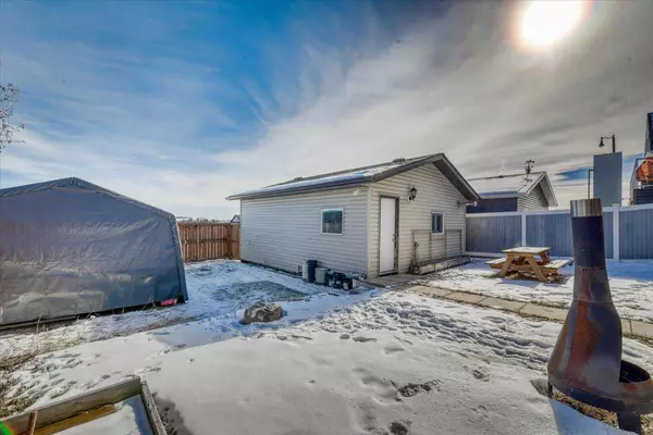 Diamond Valley, AB T0L2A0,329 McLeod CRES