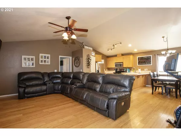 Creswell, OR 97426,955 W OREGON AVE