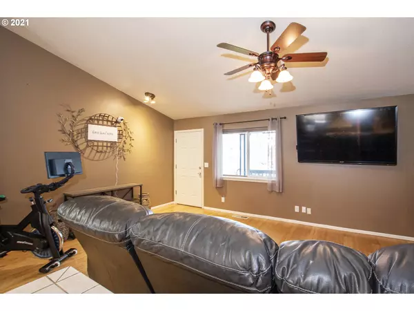 Creswell, OR 97426,955 W OREGON AVE