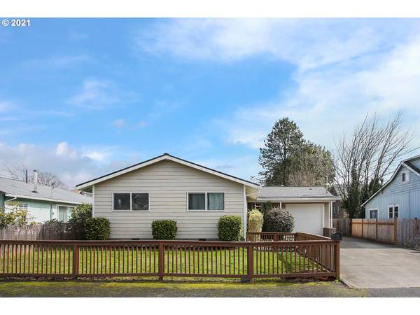 364 N 3RD ST, St Helens, OR 97051