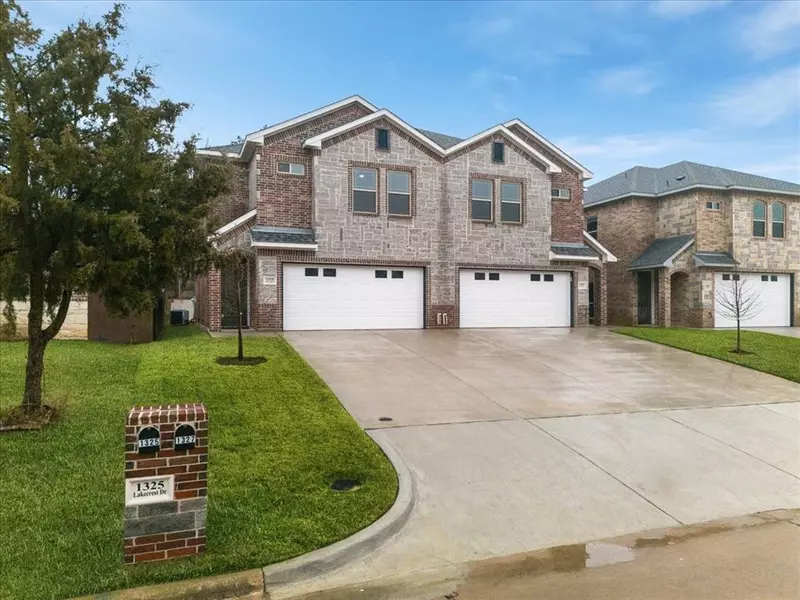 1325 Lakecrest Drive, Grand Prairie, TX 75051