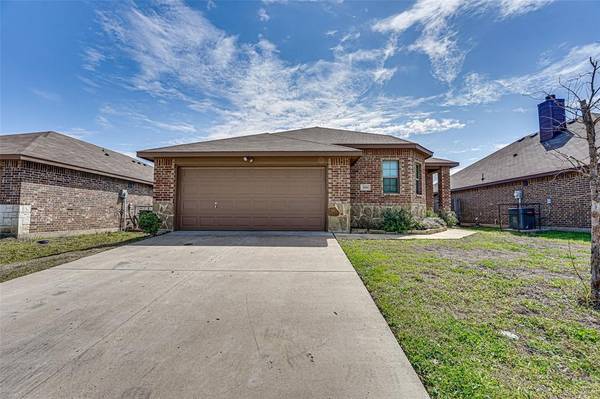 306 Billy Wickliffe Drive, Wilmer, TX 75172