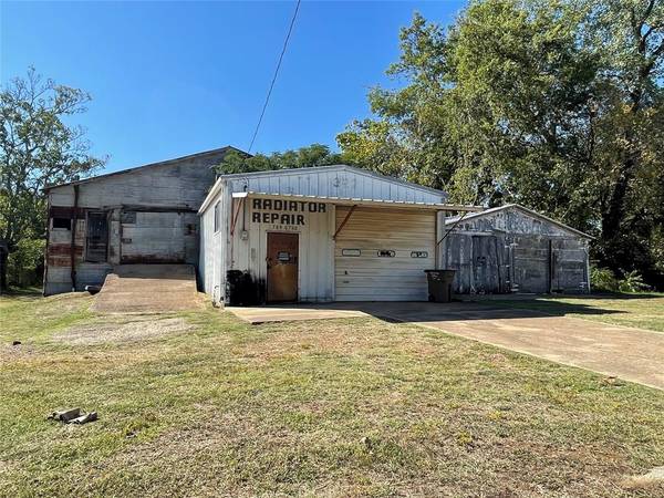 322 2nd Street SW, Paris, TX 75460