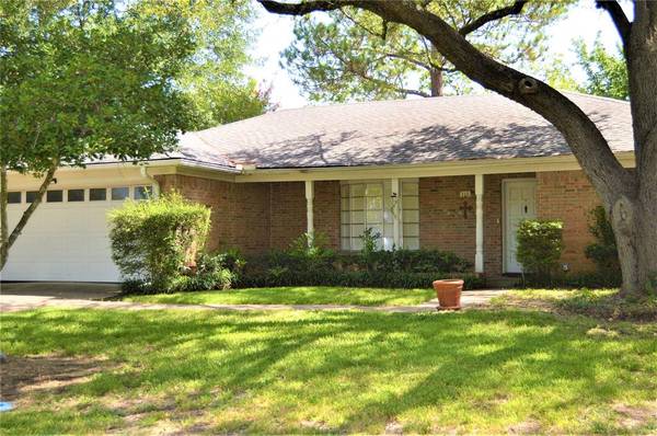 112 Poinsettia Circle, Terrell, TX 75160