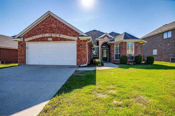 8445 Arroyo Lane, Benbrook, TX 76126