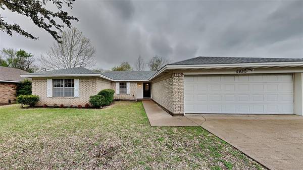 5455 Meadow Oak Street, North Richland Hills, TX 76180