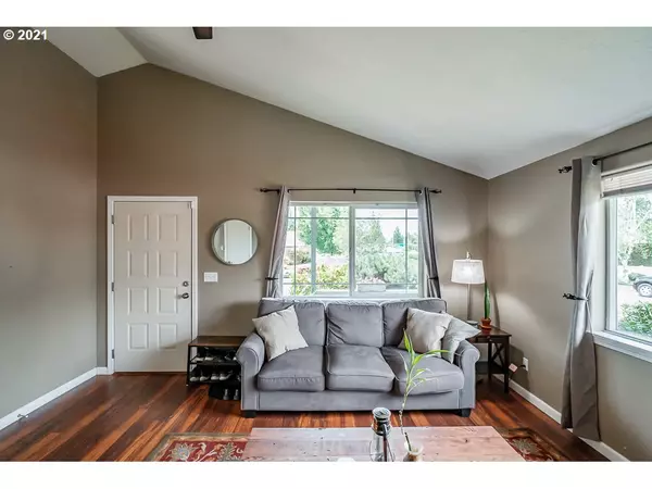 Salem, OR 97317,1438 POLO CT SE