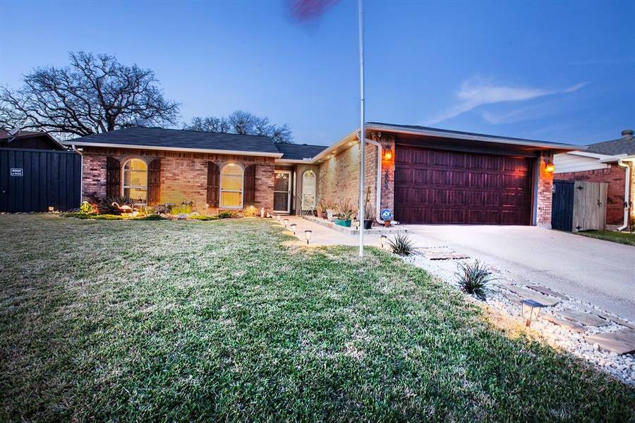 3809 Walnut Drive, Bedford, TX 76021