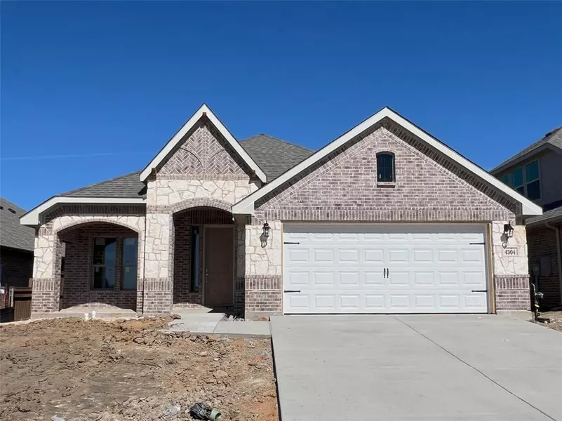 4304 Sunflower Foundry Street, Cleburne, TX 76058