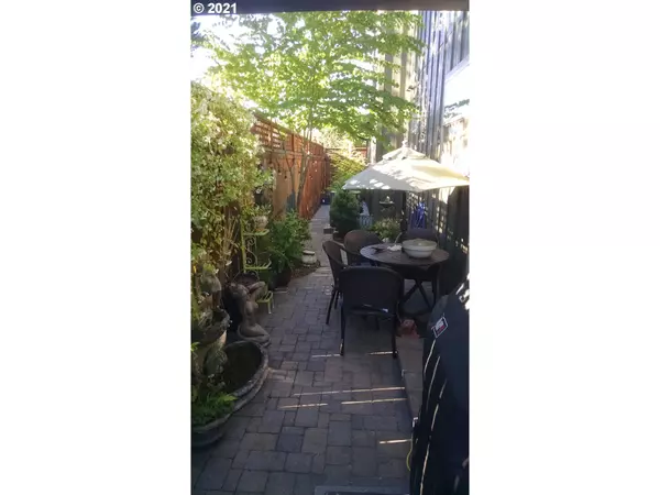 Eugene, OR 97404,894 JACKIES LN