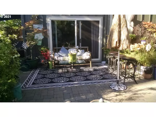 Eugene, OR 97404,894 JACKIES LN