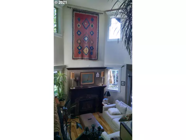 Eugene, OR 97404,894 JACKIES LN