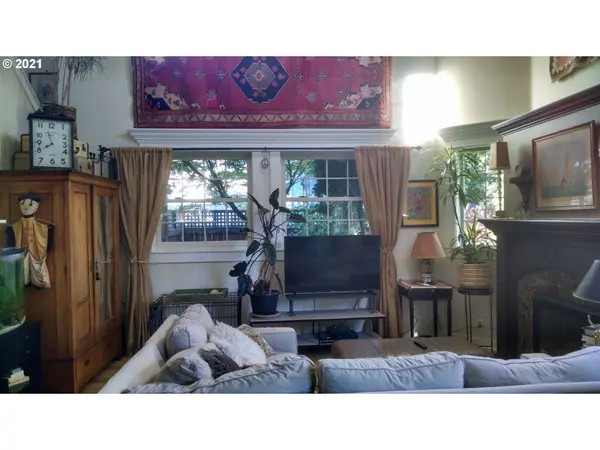 Eugene, OR 97404,894 JACKIES LN