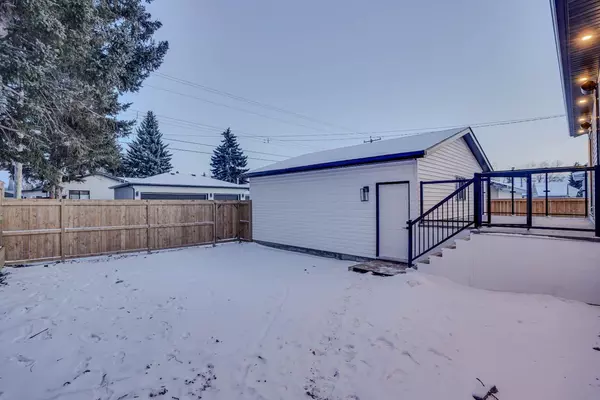 Calgary, AB T2L1R4,44 Baker CRES NW