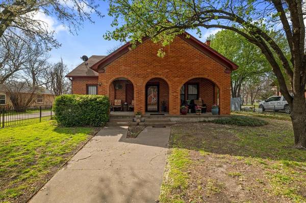 607 S Grand Avenue, Gainesville, TX 76240