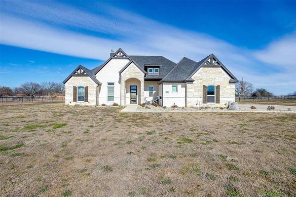 1004 Bobcat Pass Drive, Weatherford, TX 76088