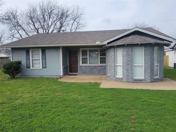 818 Indiana Street, Graham, TX 76450