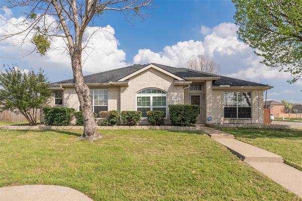 320 Laramie Lane, Desoto, TX 75115