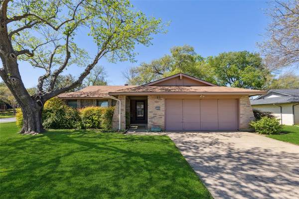 1301 Roundtree Drive,  Euless,  TX 76039