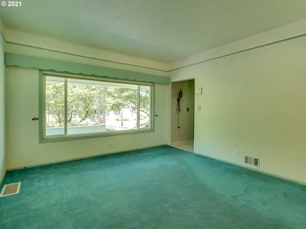 7728 SE TOLMAN ST, Portland, OR 97206