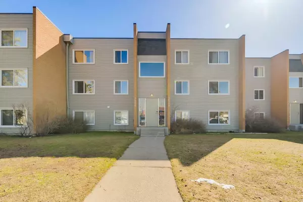 Calgary, AB T3E 3R9,3518 44 ST SW #202