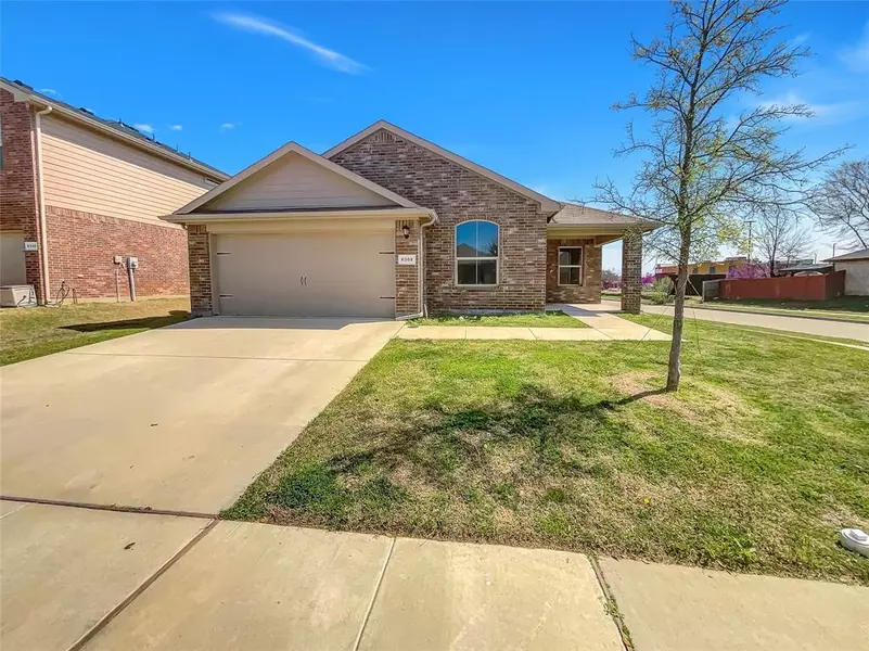 8308 Windsor Forest Drive, Fort Worth, TX 76120