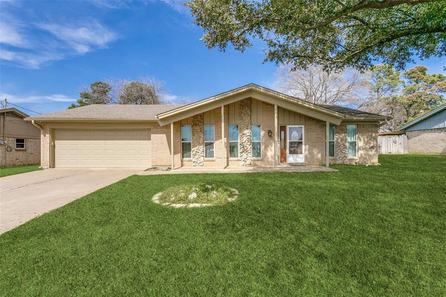 200 E Pleasantview Drive, Hurst, TX 76054