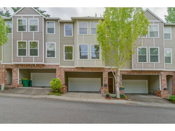 9038 SW RYSTADT LN, Portland, OR 97225