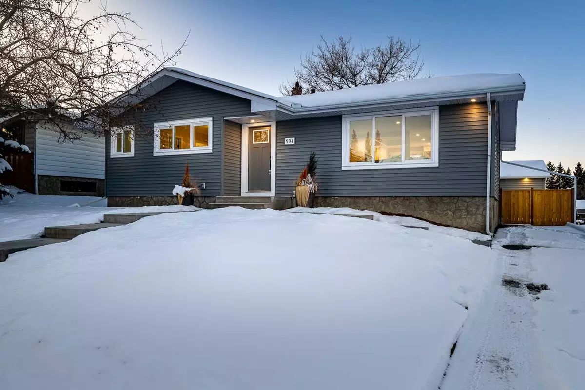 Calgary, AB T2W 1N5,904 Canaveral CRES SW