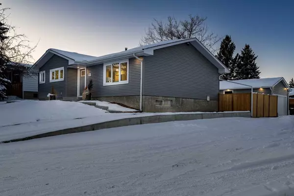 Calgary, AB T2W 1N5,904 Canaveral CRES SW