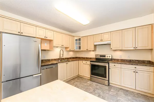 Saanich, BC V8X 5J3,752 Blackberry Rd