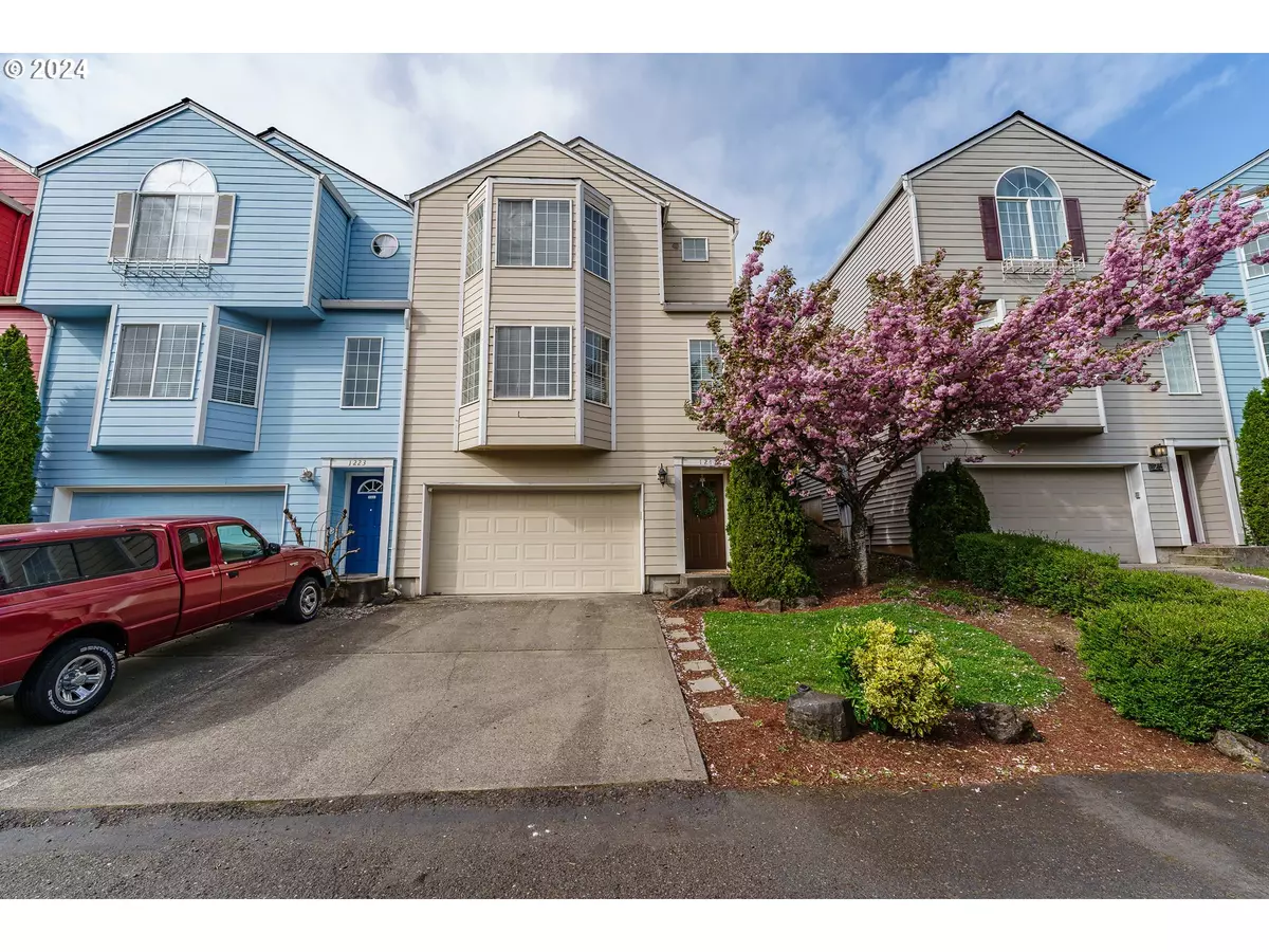 Camas, WA 98607,1217 NW 7TH WAY