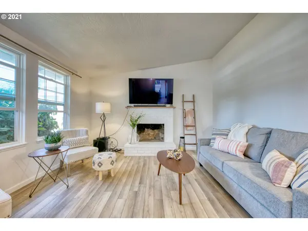 1830 HOLLY AVE, Eugene, OR 97408