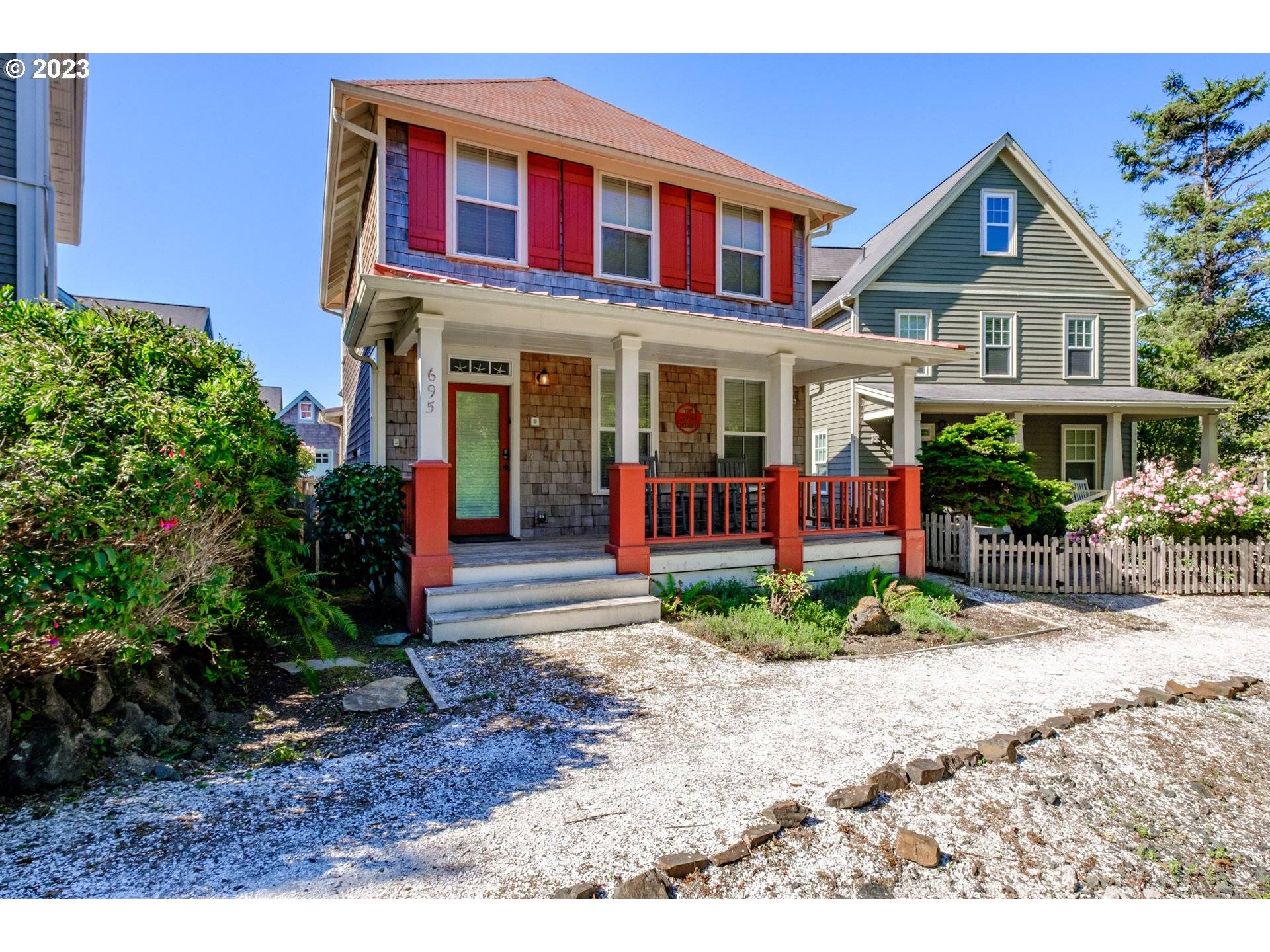 Lincoln City, OR 97367,695 SW 26TH LN