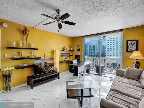 Hallandale Beach, FL 33009,1825 S Ocean Dr  #613